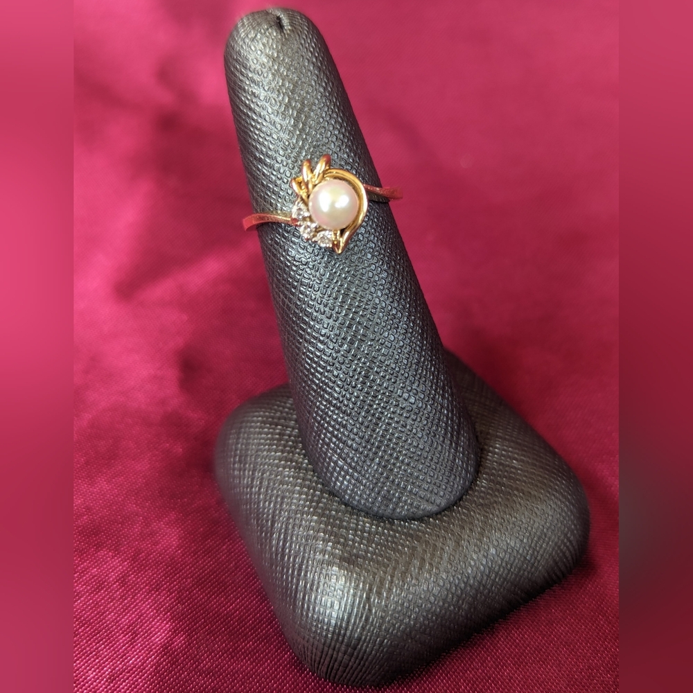 Beautiful 14k Gold Ring With Pearl And Diamonds Size 7